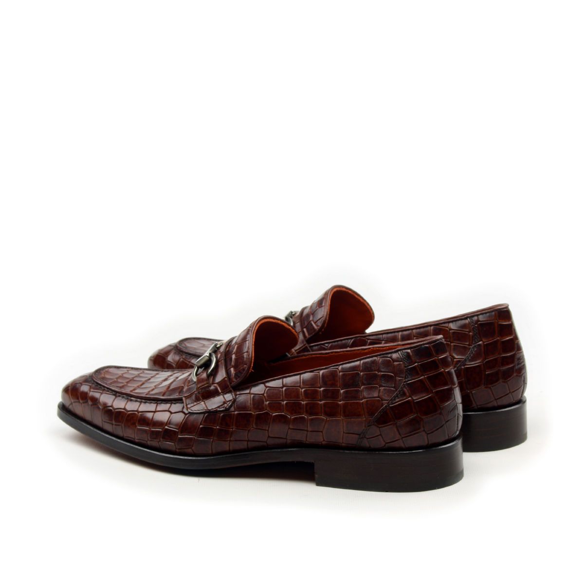 Omine Split Toe Loafer With Ornament