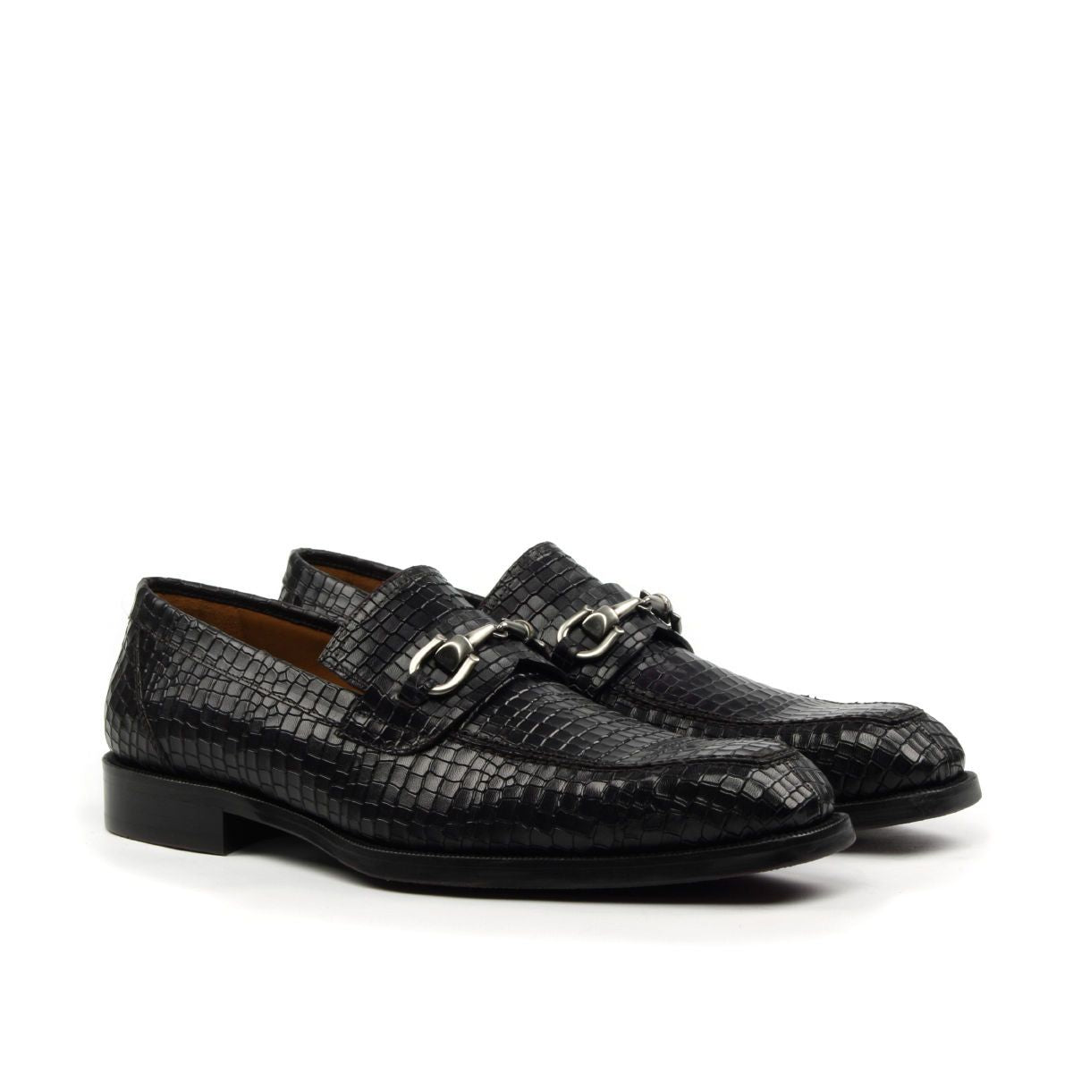 Omine Split Toe Loafer With Ornament