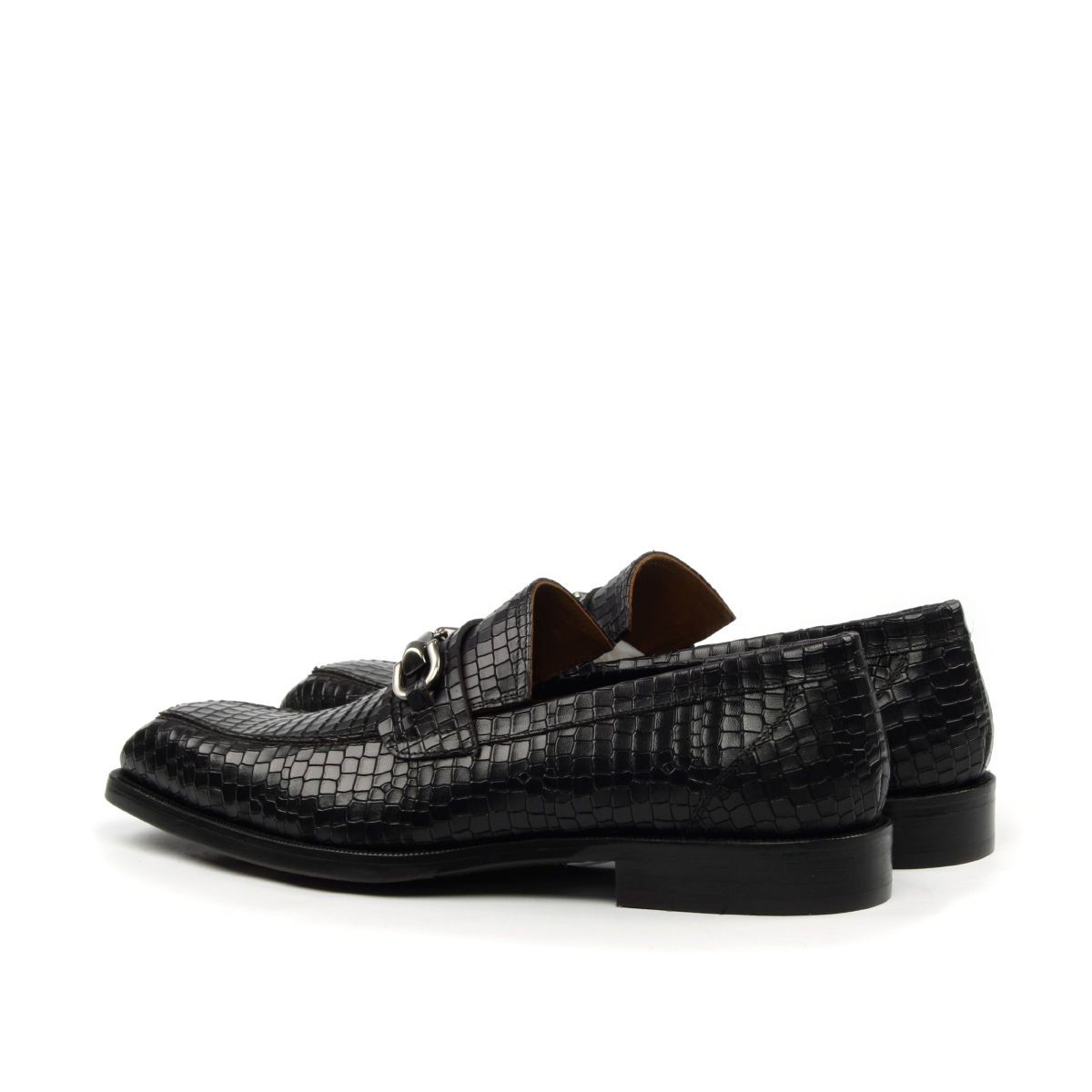 Omine Split Toe Loafer With Ornament