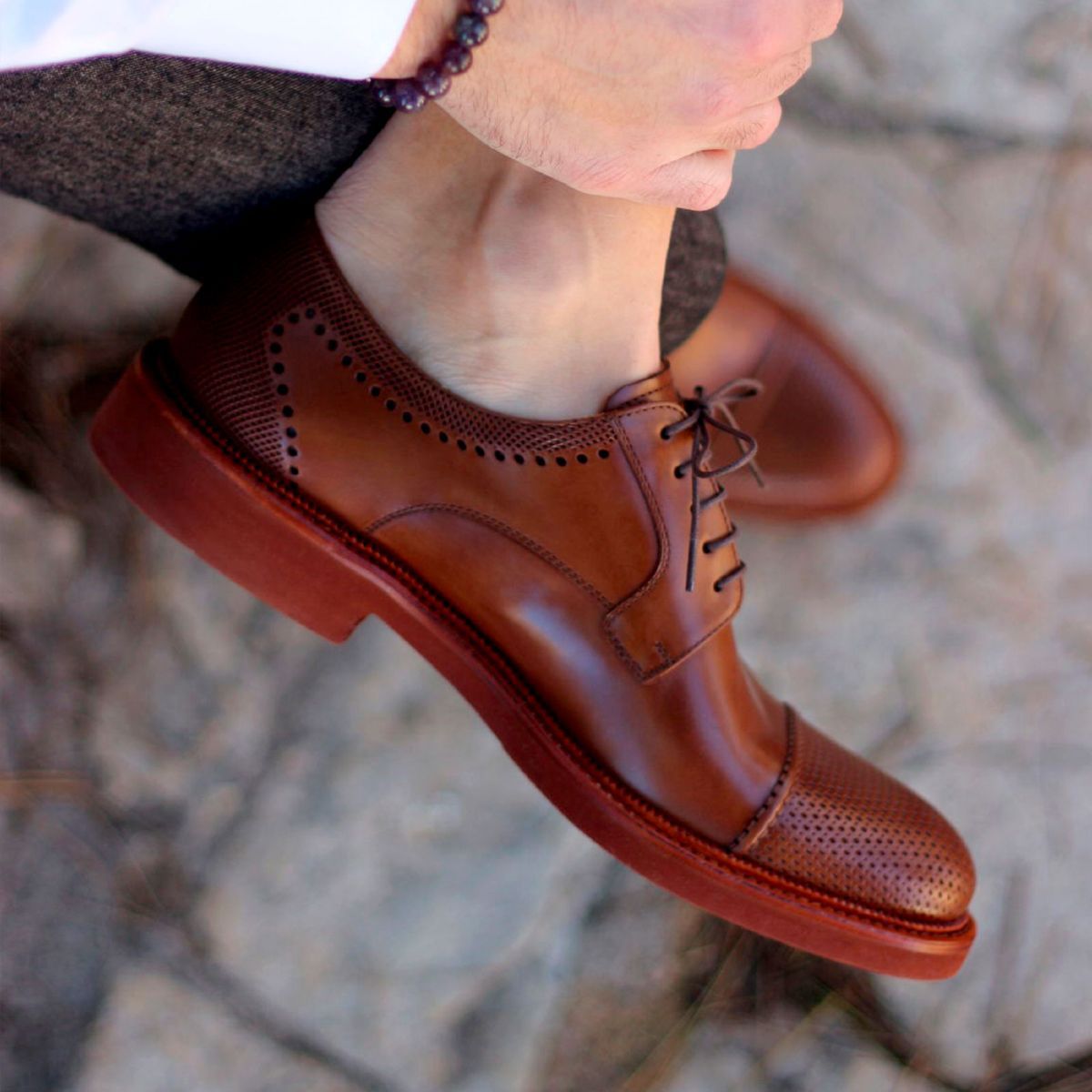 Omine Engraved Cap Toe And Back Derby