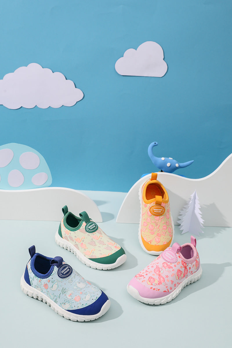 Boy and Girl Creek-Tracking Shoes (Magic Graffiti)