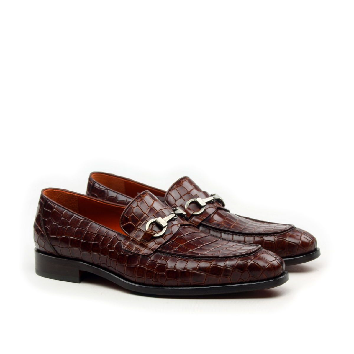 Omine Split Toe Loafer With Ornament
