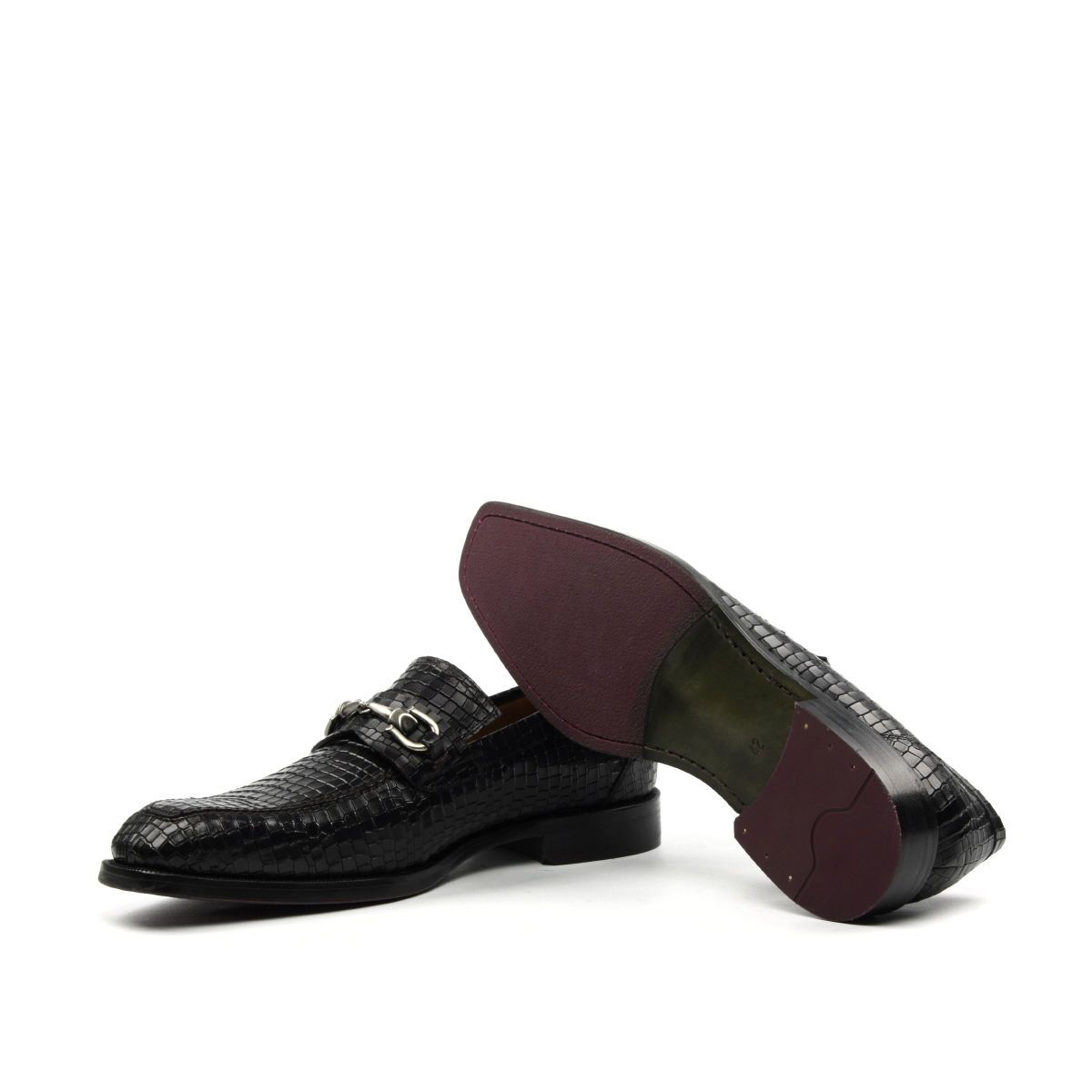 Omine Split Toe Loafer With Ornament